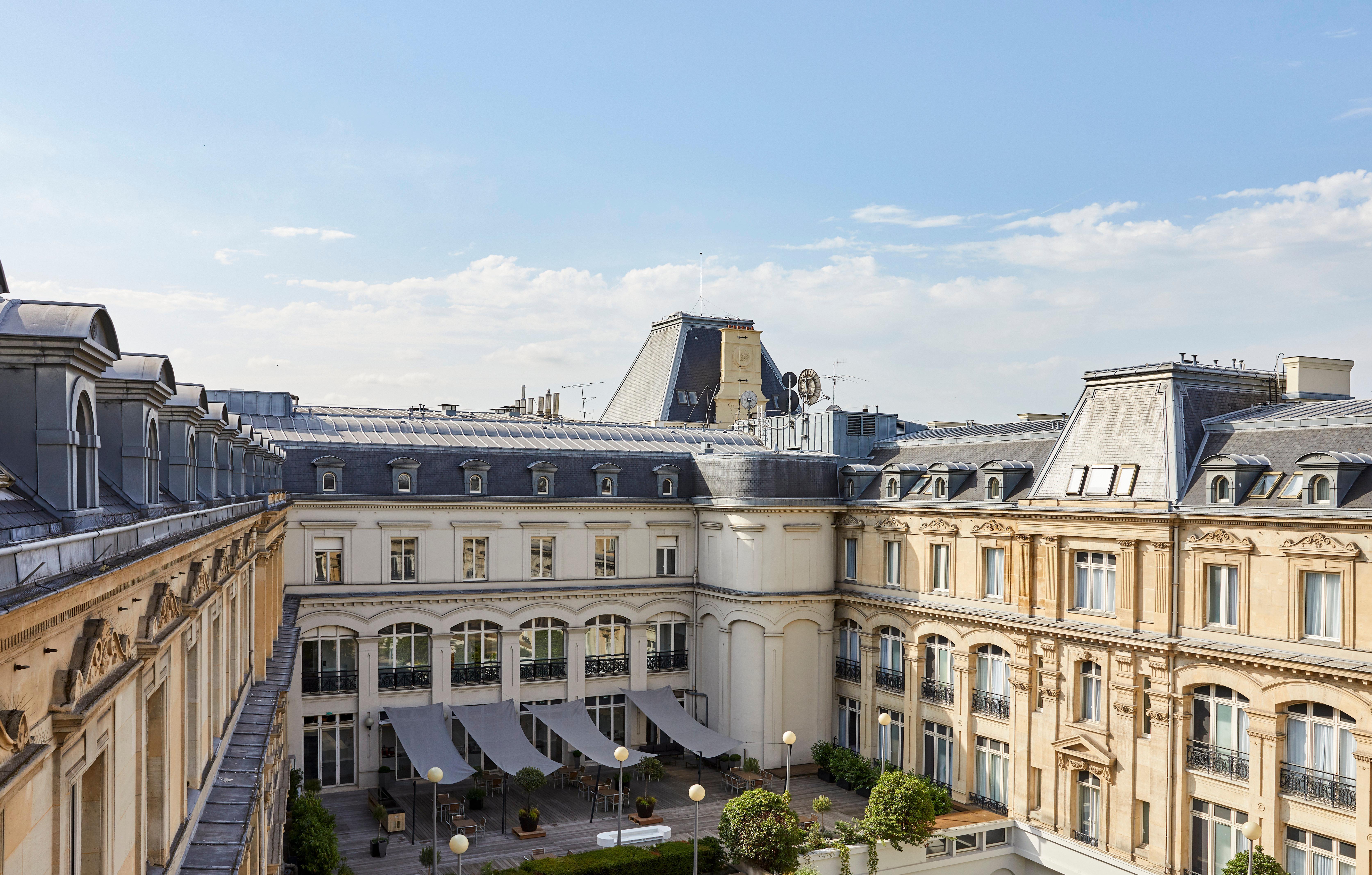 Crowne Plaza - Republique By Ihg Hotel 4*