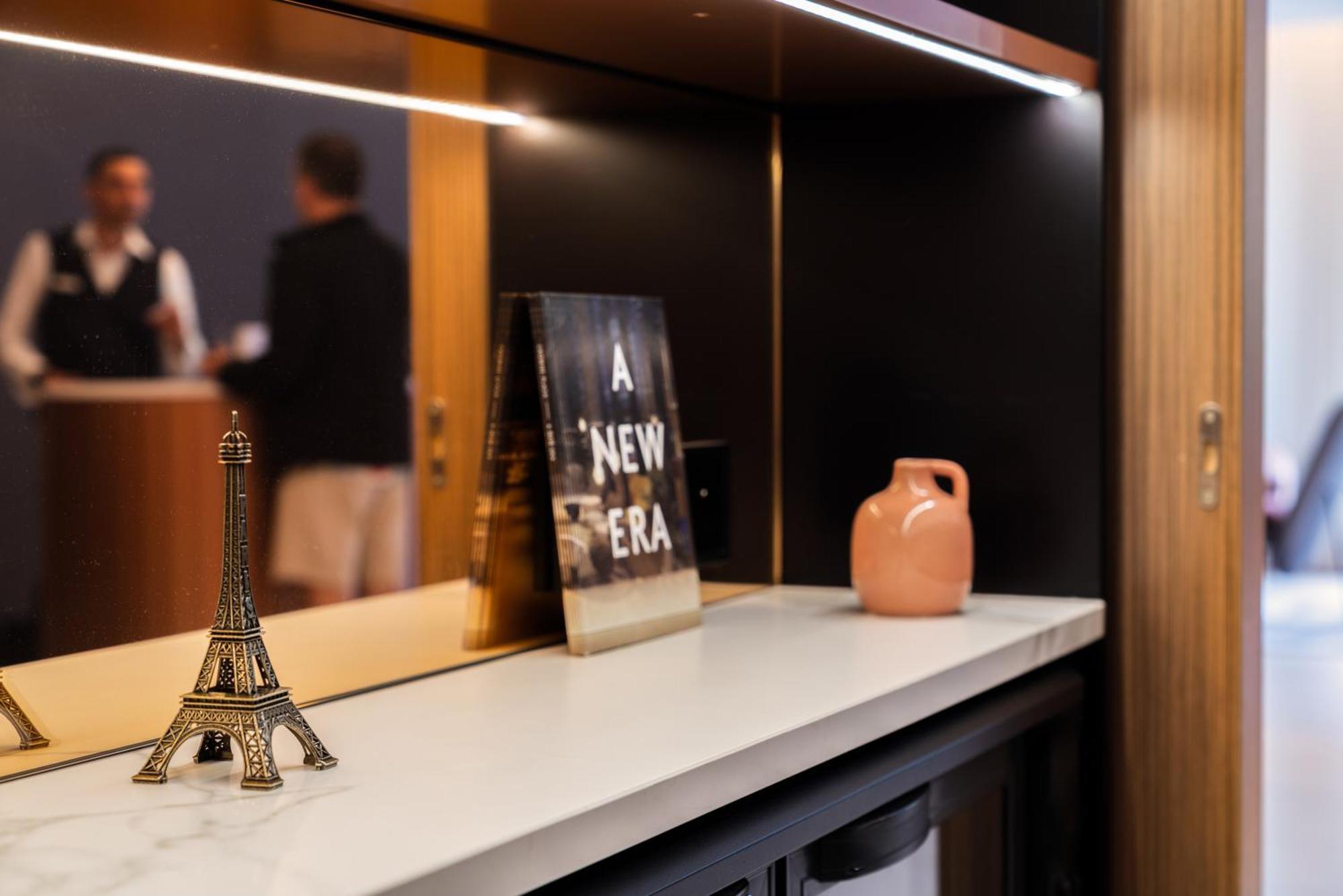 Crowne Plaza - Republique By Ihg 4*