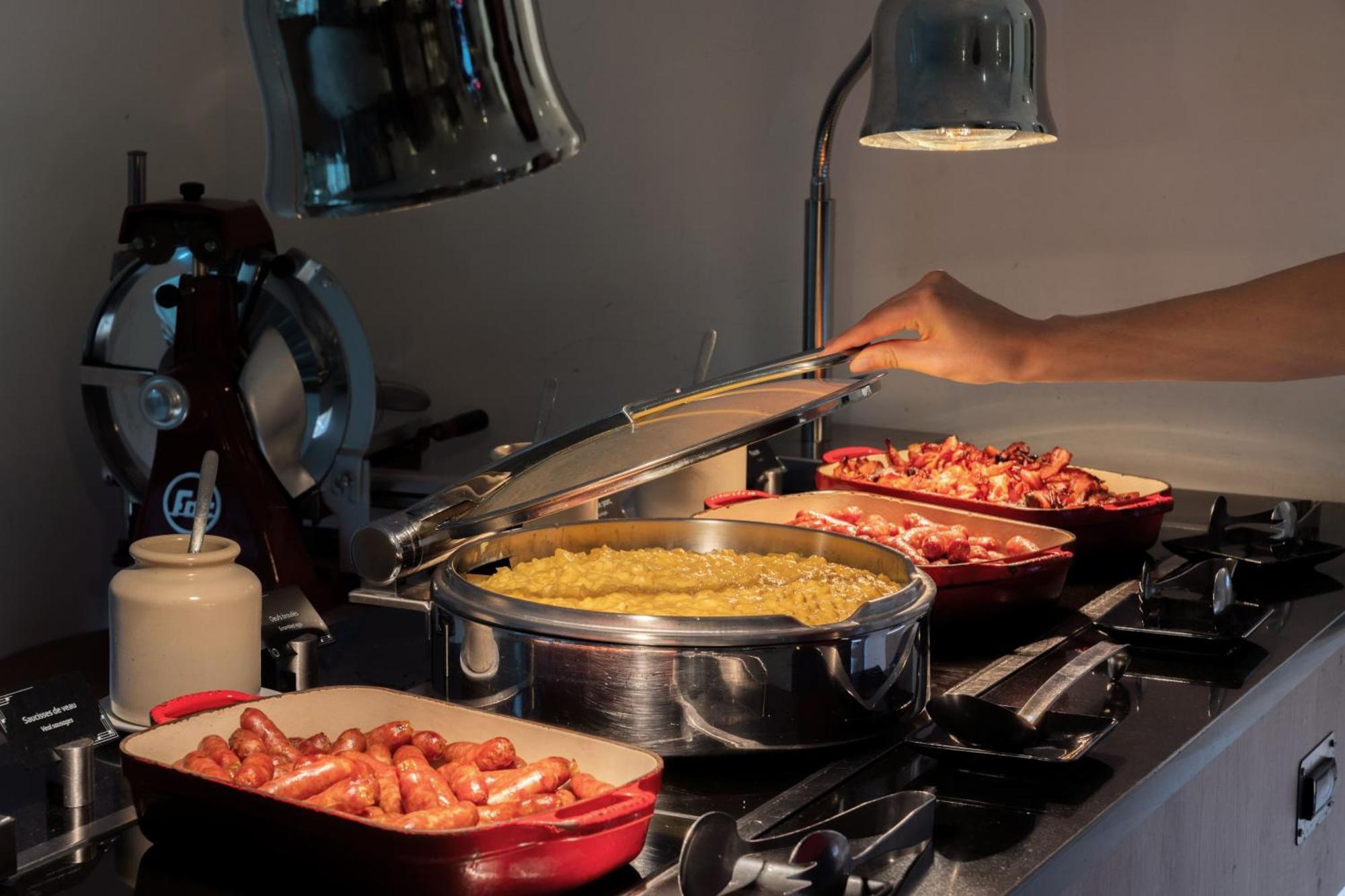 Hotel Crowne Plaza - Republique By Ihg 4*