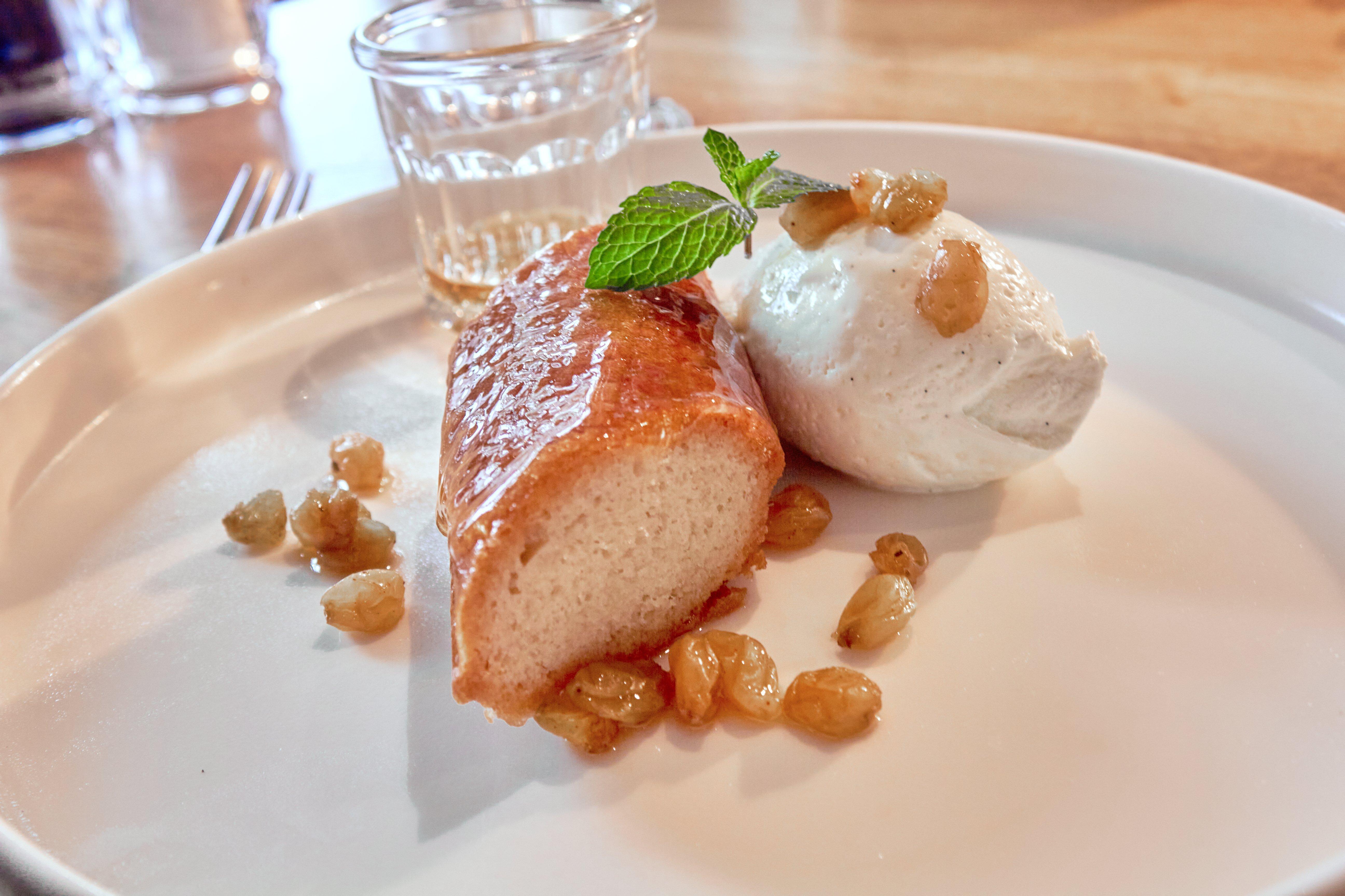 Crowne Plaza - Republique By Ihg 4*